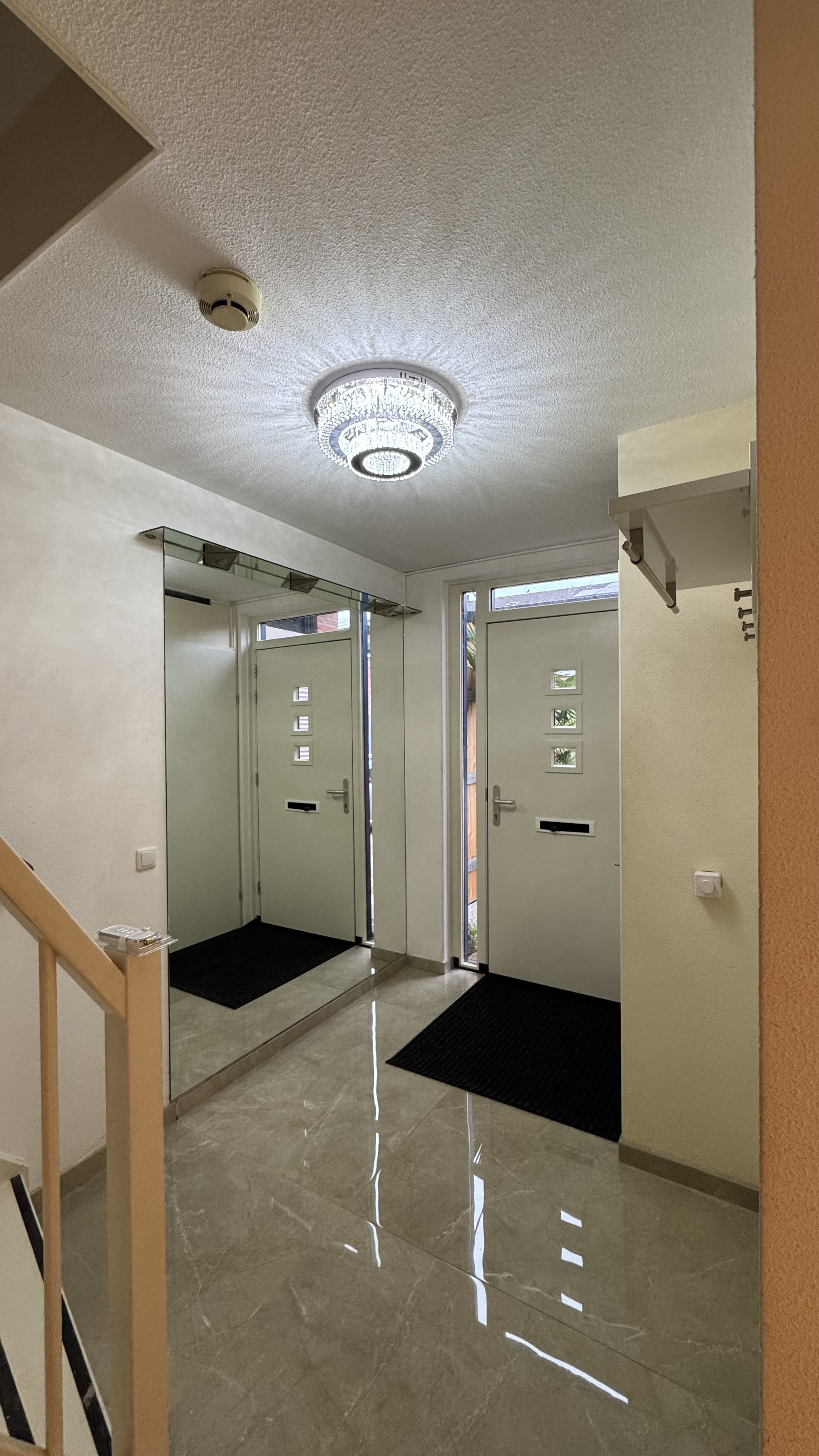 Meerdere plafondlampen geplaatst
