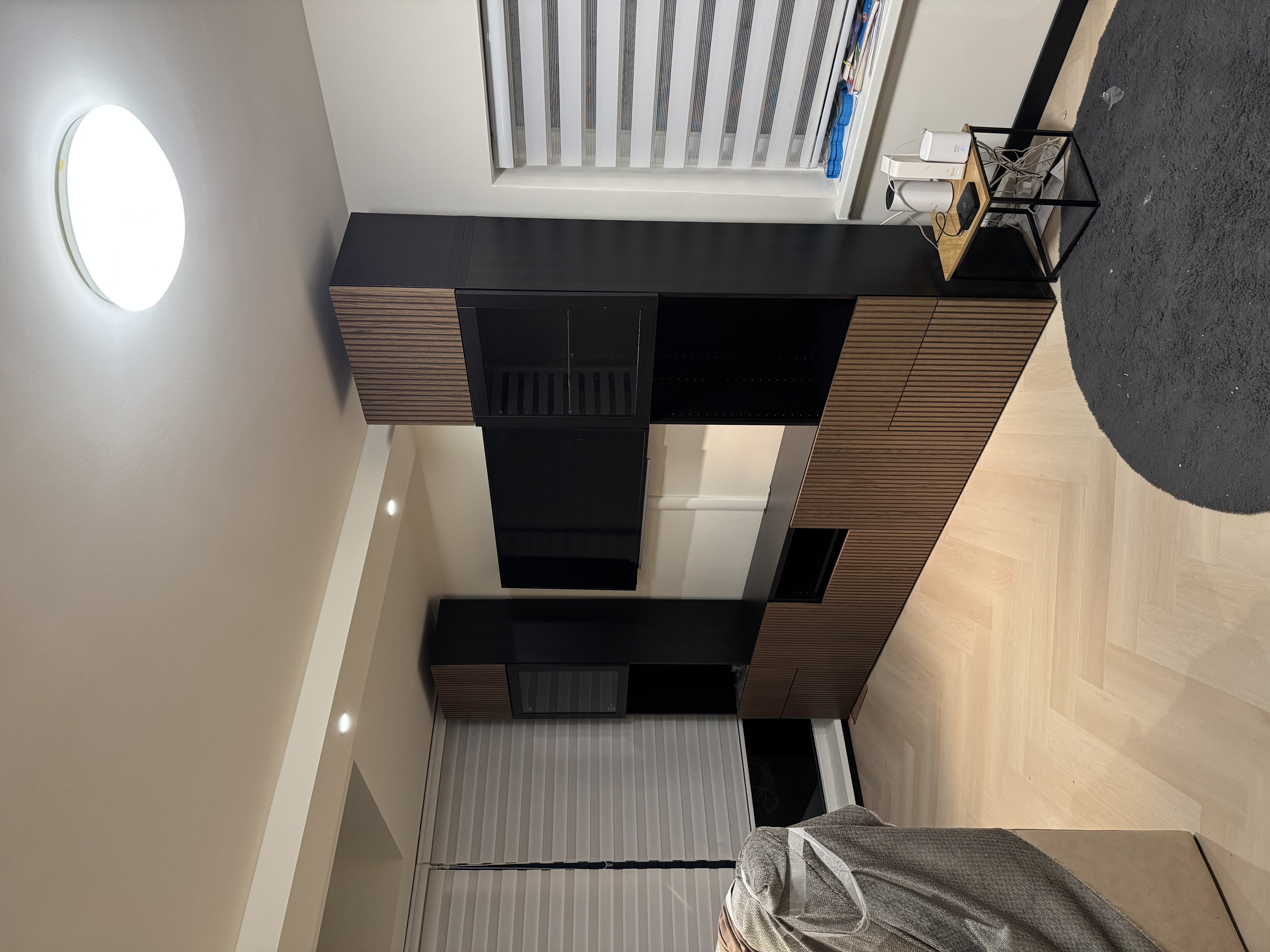 Moderne TV-wand professioneel gemonteerd